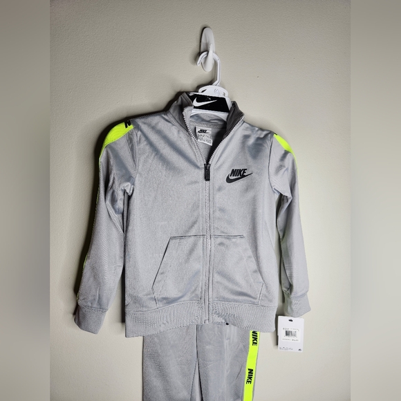 Nike Boys Track Suit - Picture 4 of 6